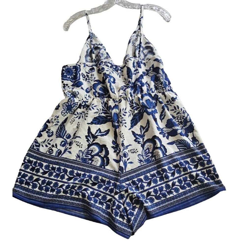 Emery Rose Women’s 1XL Blue White Floral Romper Adjustable Straps Elastic Waist - Picture 4 of 8